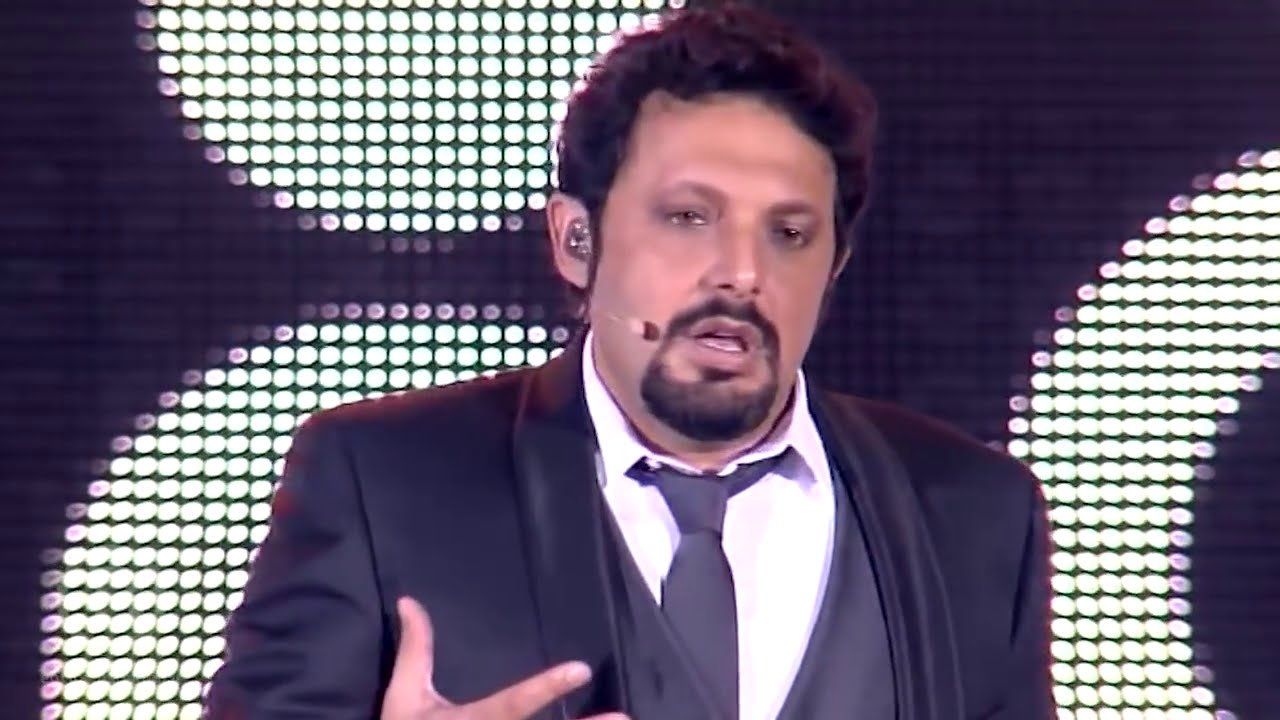 Backdrop for Enrico Brignano: Tutto suo padre