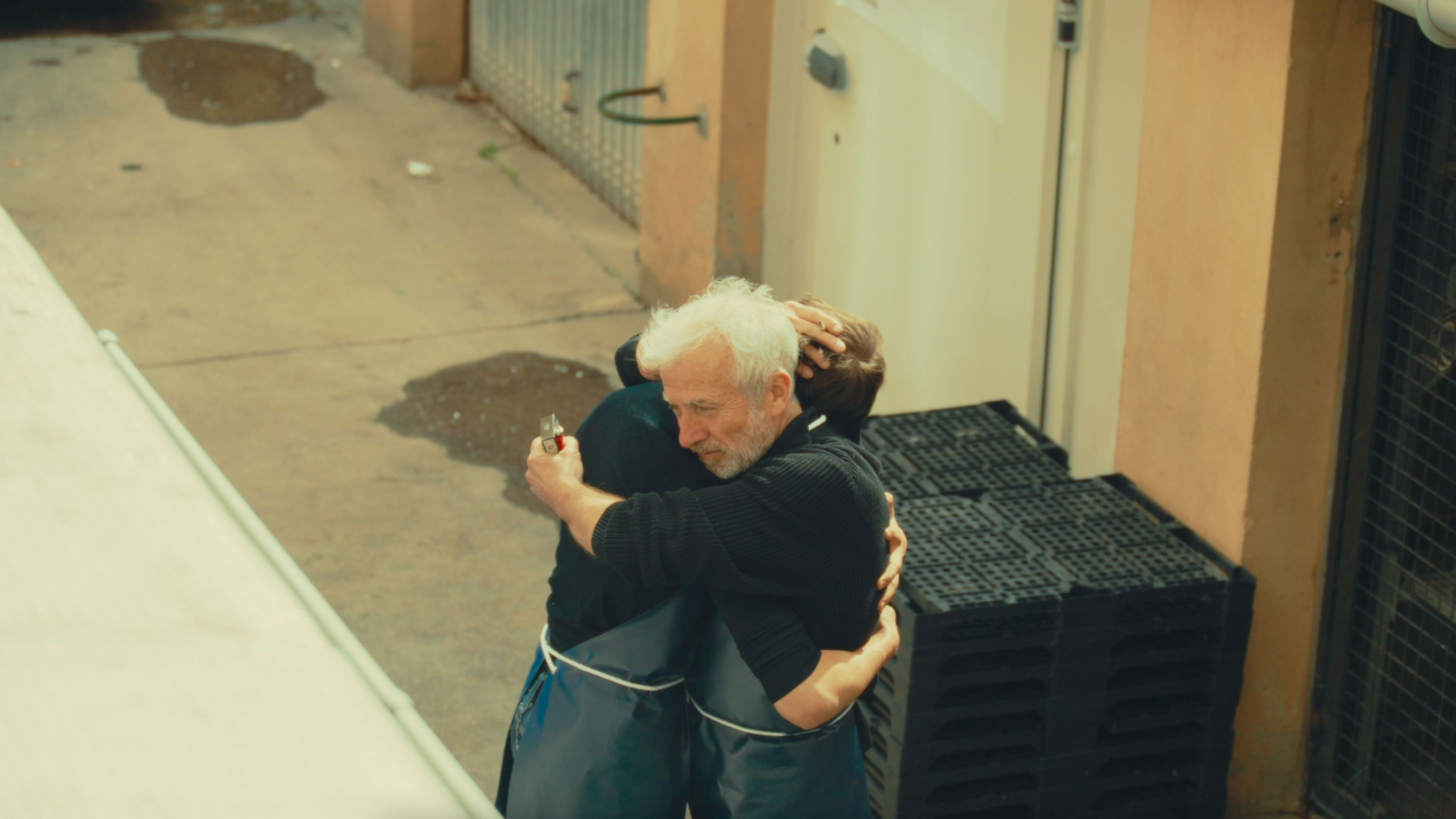 Backdrop for ÉCAILLÉS