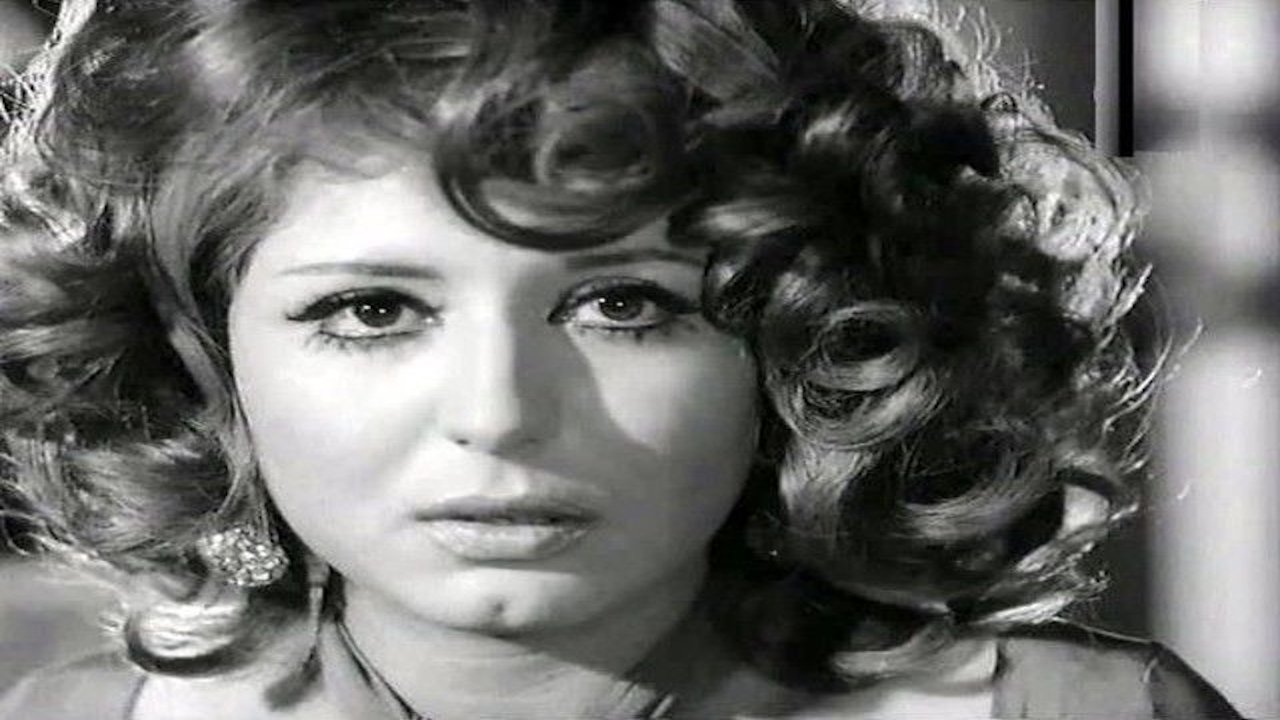 Backdrop for 3 فتيات مراهقات