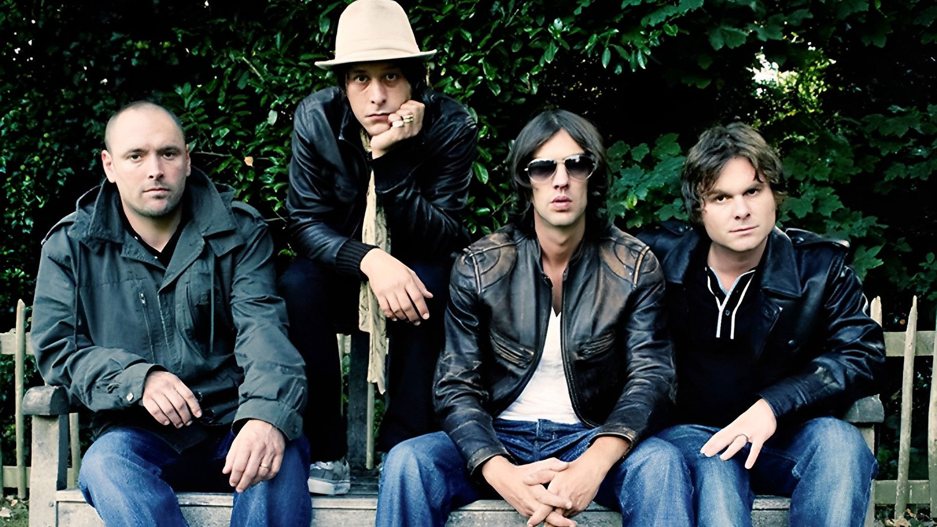 Backdrop for The Verve: This Is Music - The Singles 92-98