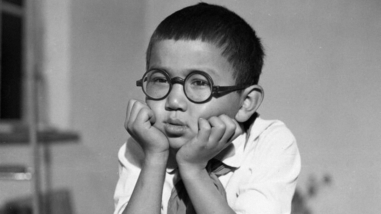 Backdrop for Four-Eyes