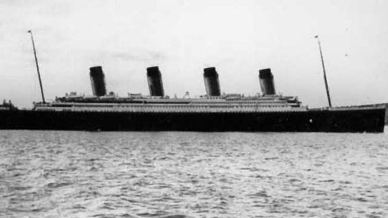 Backdrop for Titanic: The Complete Story