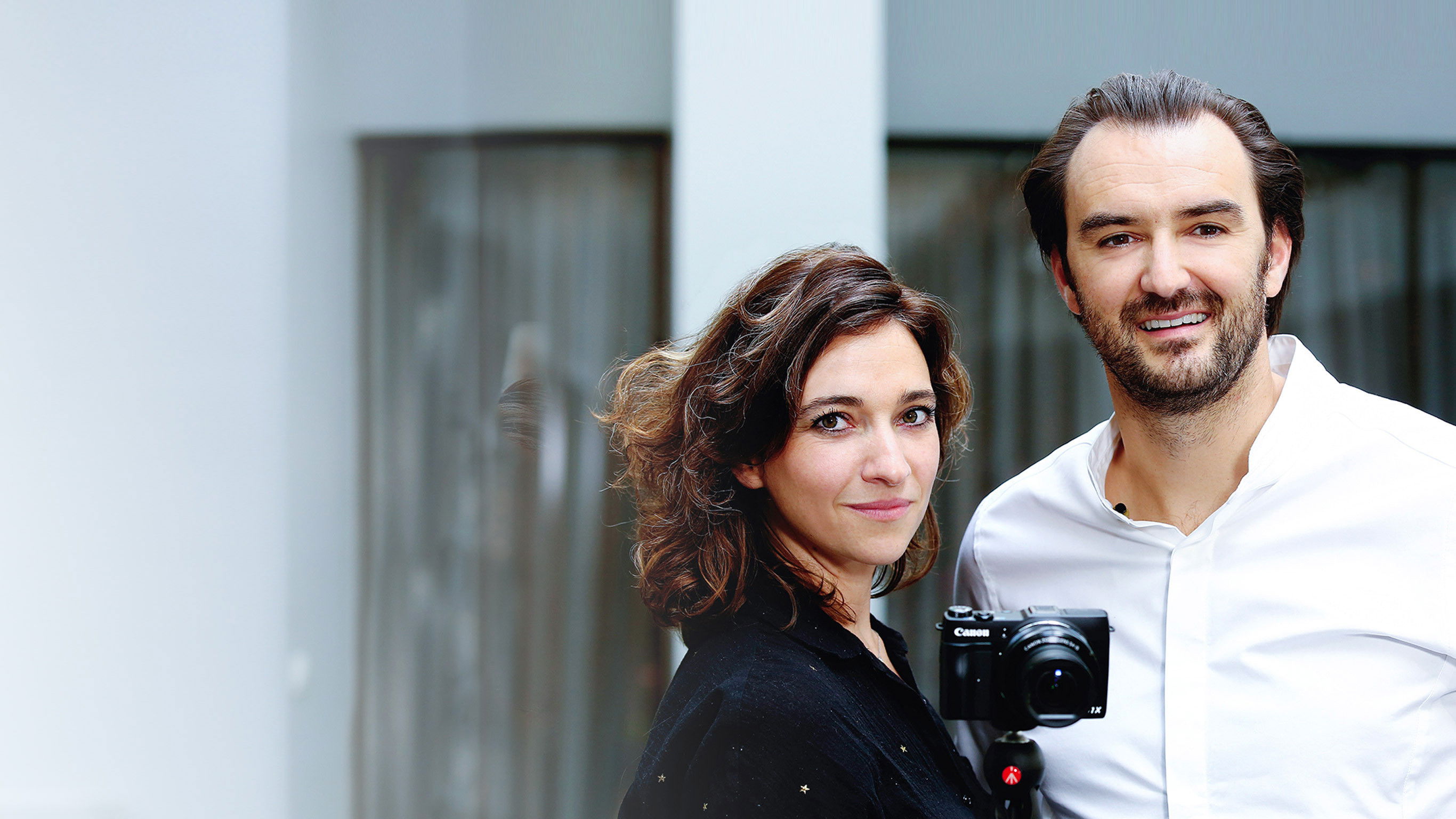 Backdrop for Sucrément Bon