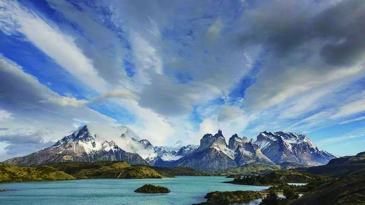 Backdrop for Glamorous Chile