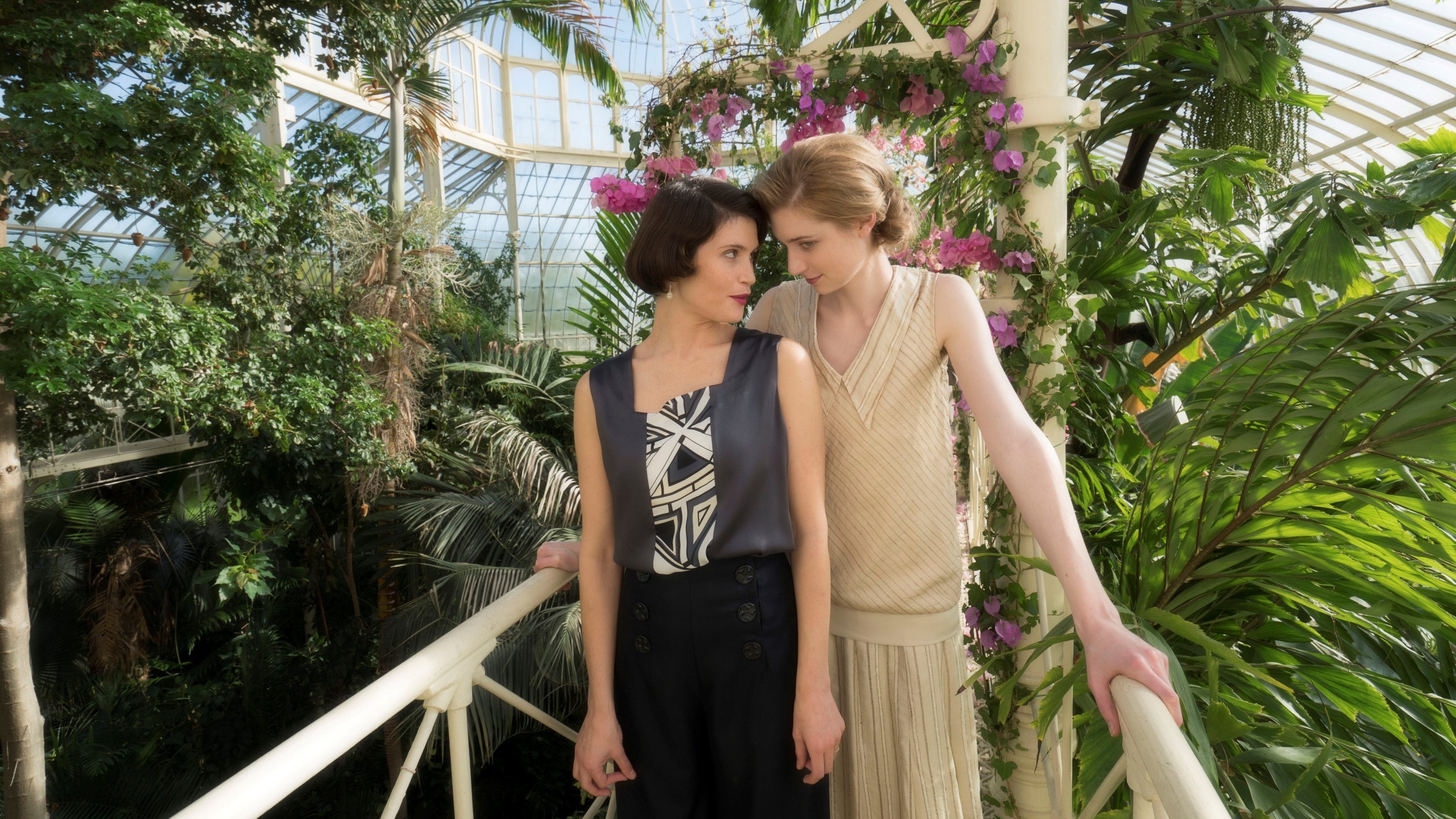 Backdrop for Vita & Virginia