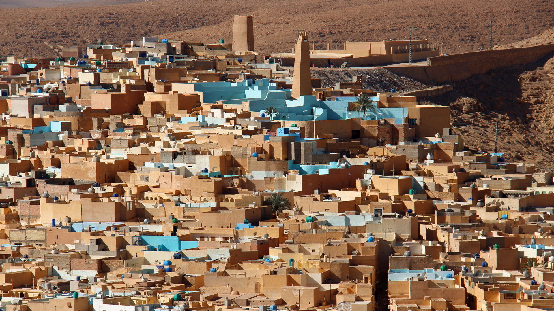 Backdrop for Towards the South, A journey around earthen architecture and André Ravéreau