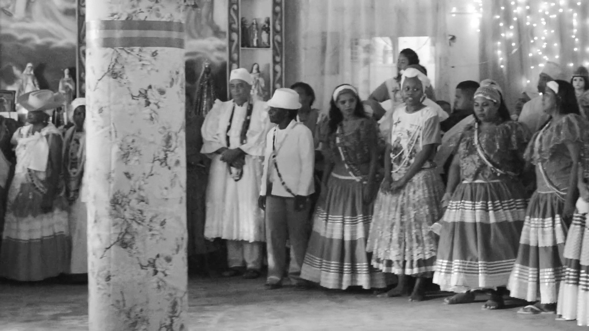 Backdrop for crystallizes; resonates