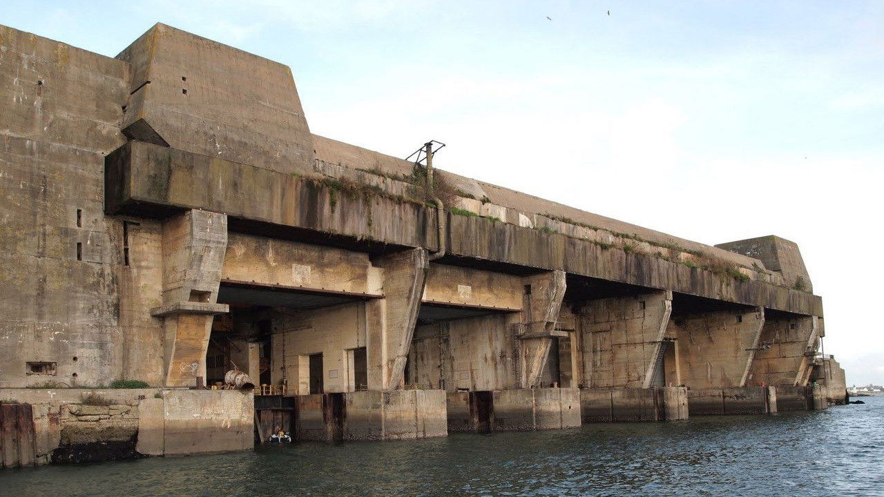 Backdrop for 39-45 L'histoire des bases sous-marines