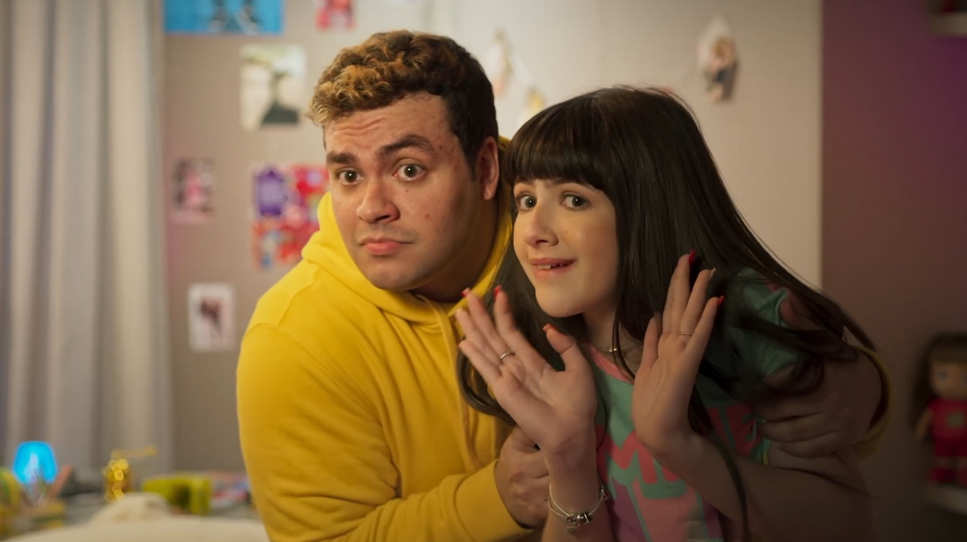 Backdrop for Luccas Neto in: Magic Hotel 2