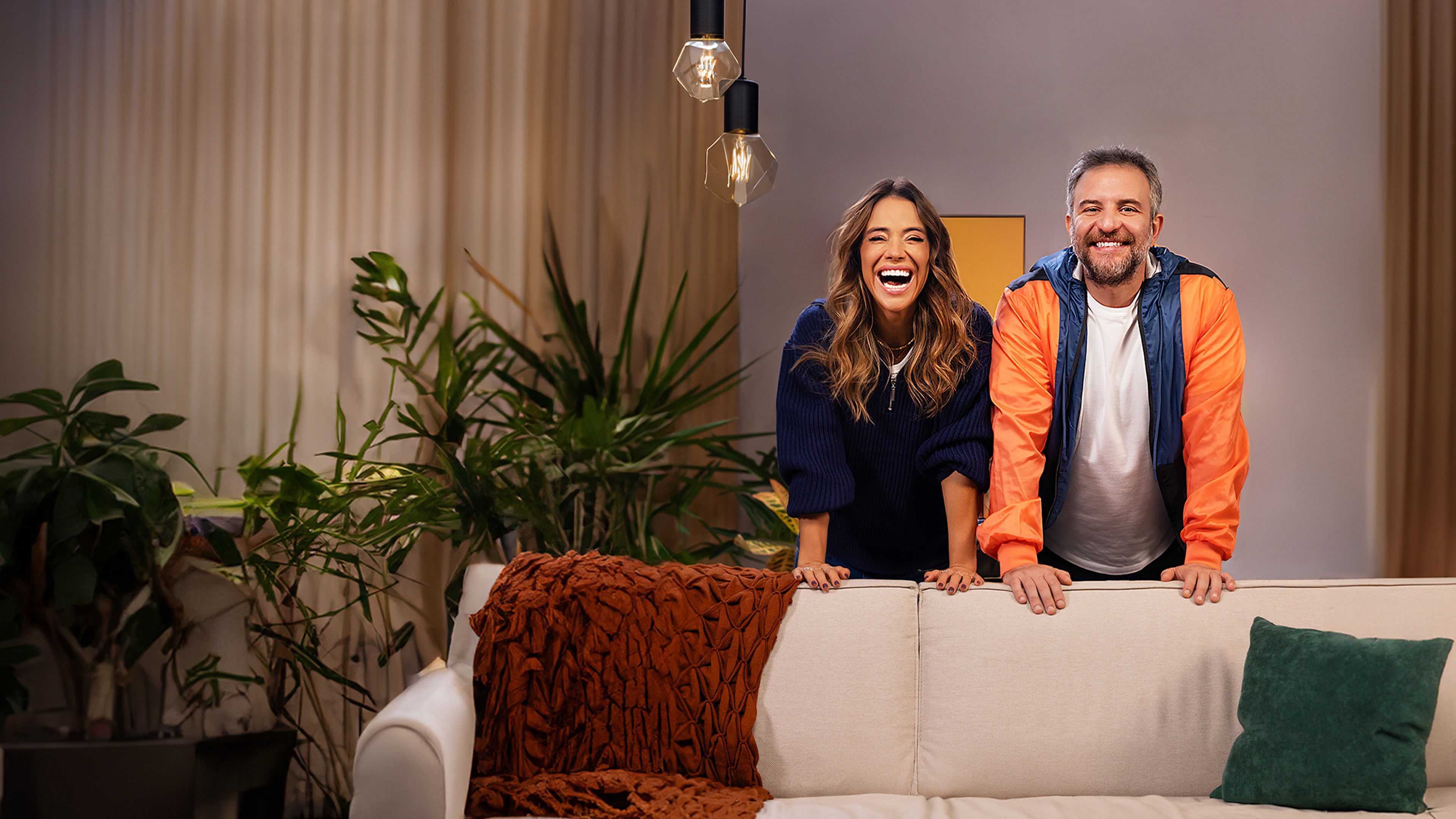 Backdrop for 90 Dias na Cama: Do Outro Lado - com Miá Mello & Leandro Ramos