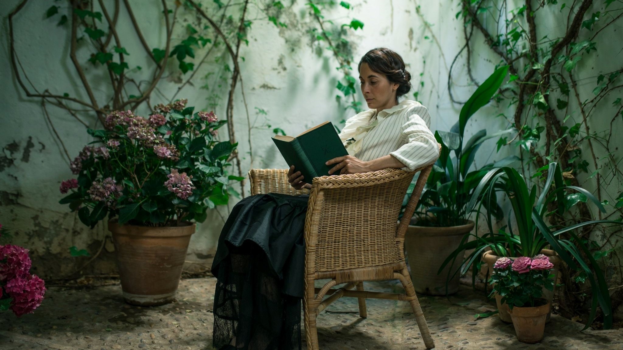 Backdrop for To Spanish Women. María Lejárraga