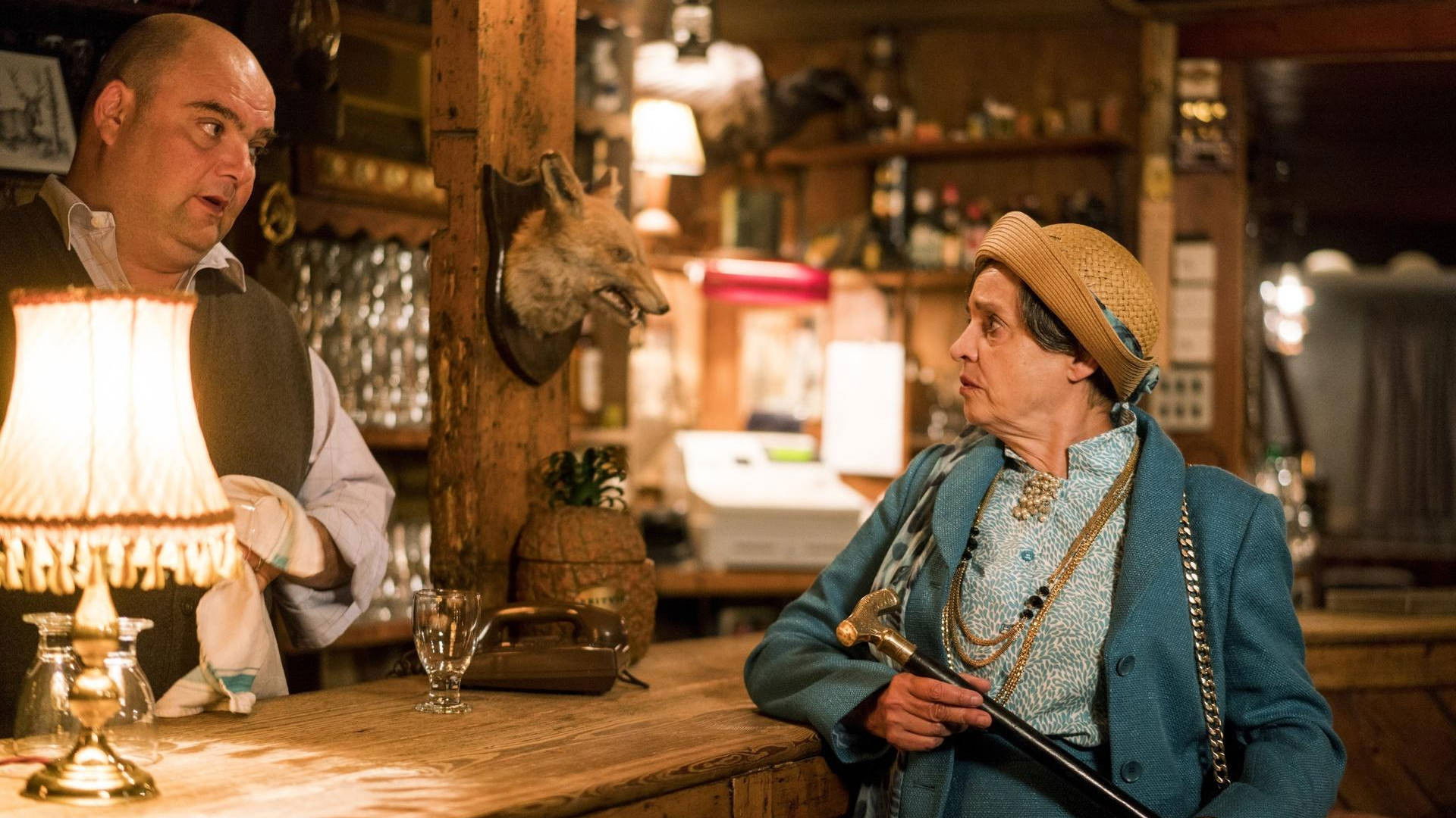 Backdrop for Inspektor Jury spielt Katz und Maus