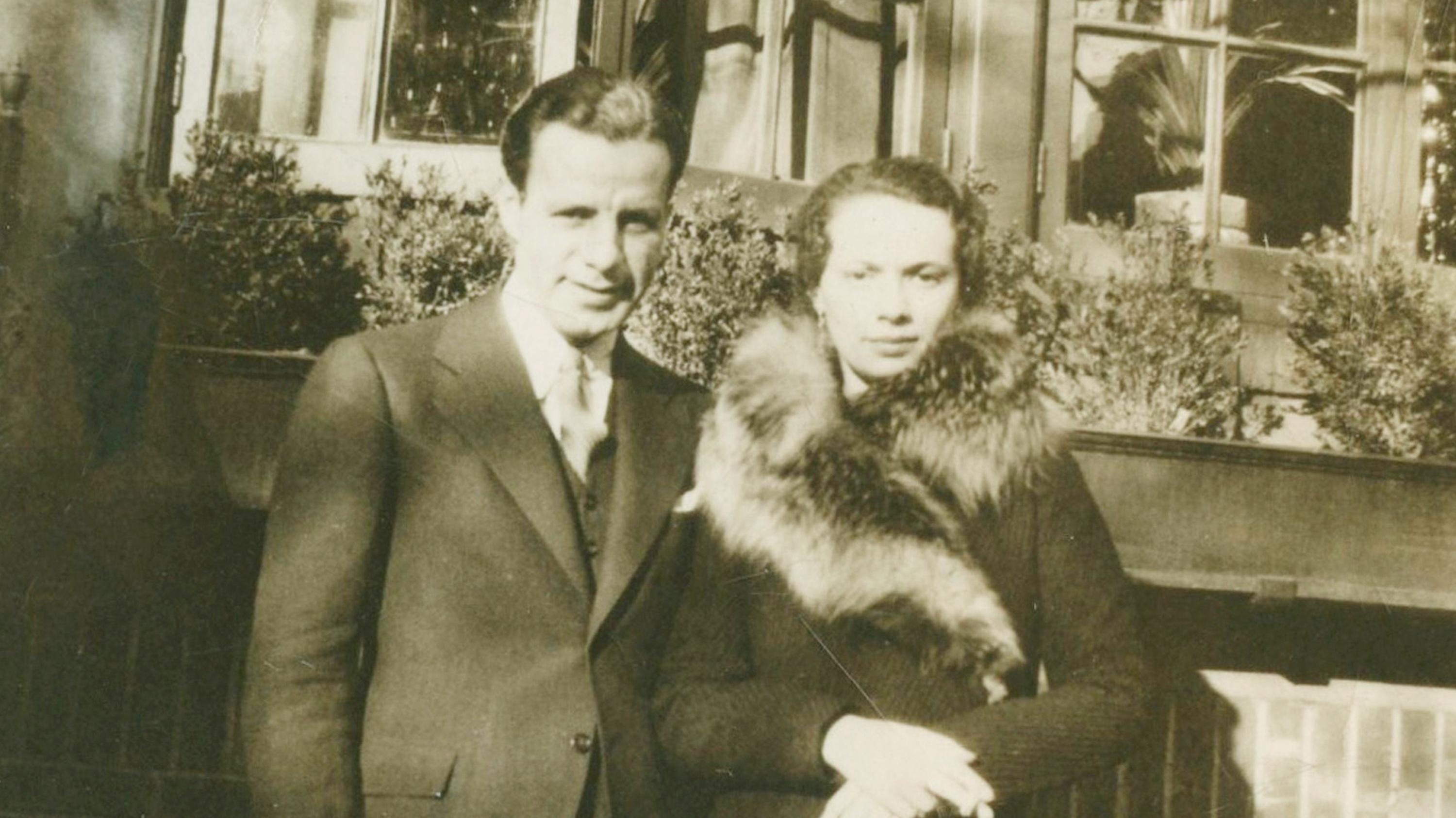 Backdrop for 50 Children: The Rescue Mission of Mr. and Mrs. Kraus