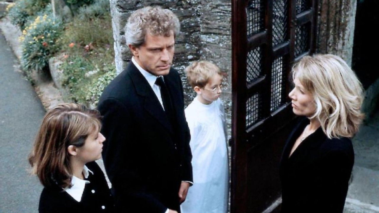 Backdrop for Rosamunde Pilcher: Dornen im Tal der Blumen