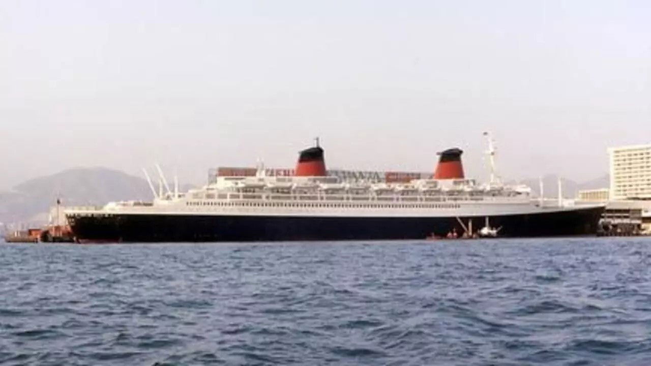 Backdrop for La Grande Aventure du France