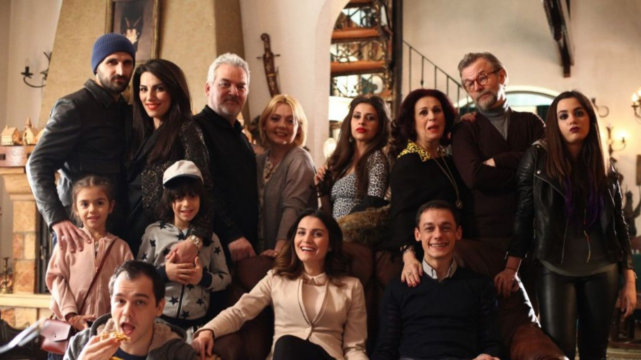 Backdrop for Ai noștri