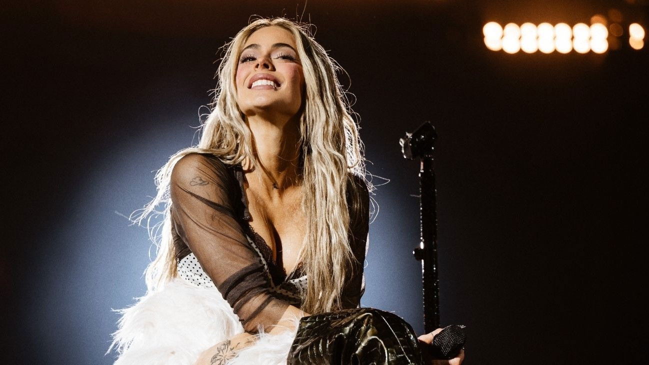 Backdrop for TINI en vivo: FUTTTURA