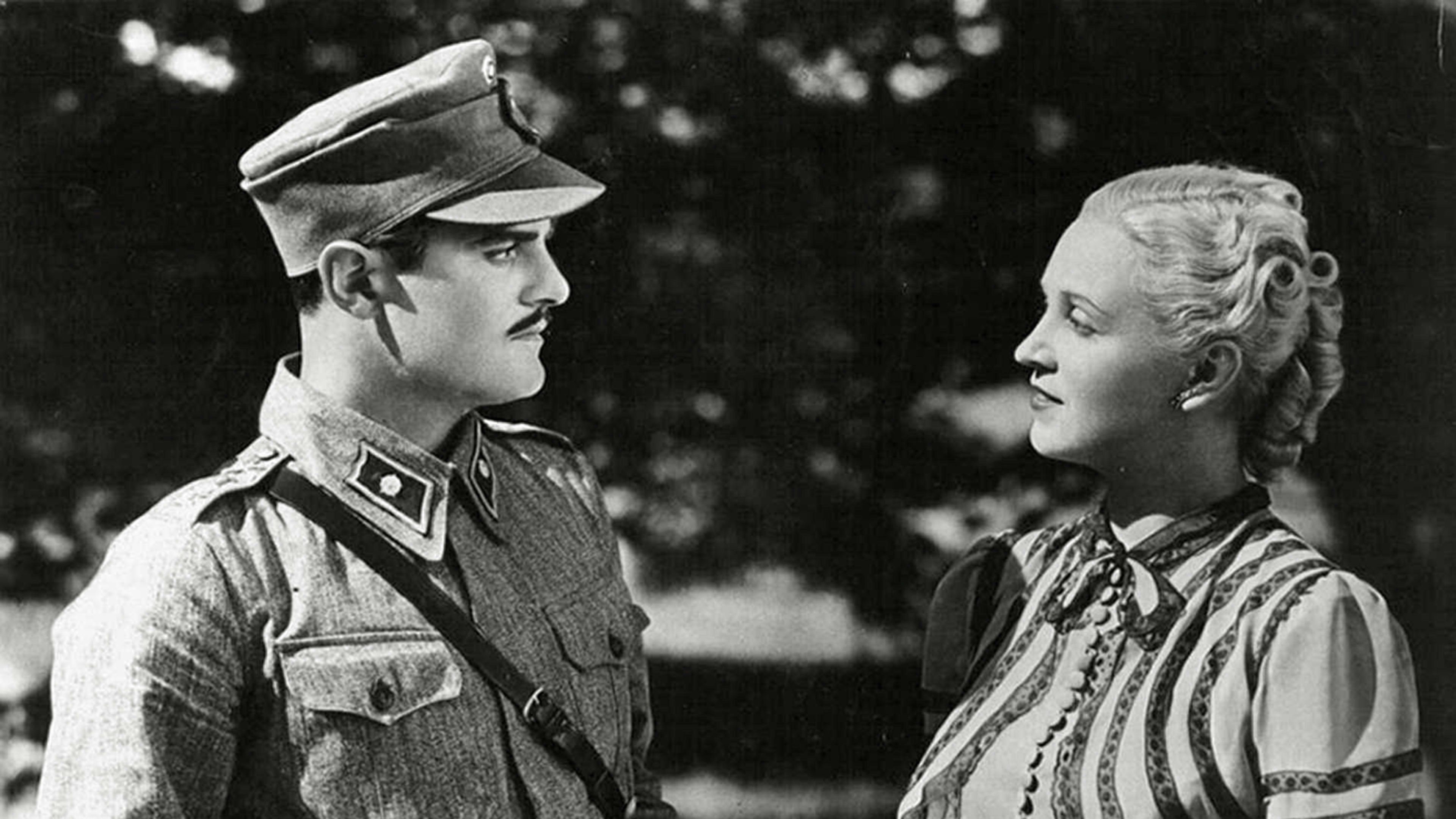 Backdrop for Serenaadi sotatorvella eli sotamies Paavosen tuurihousut