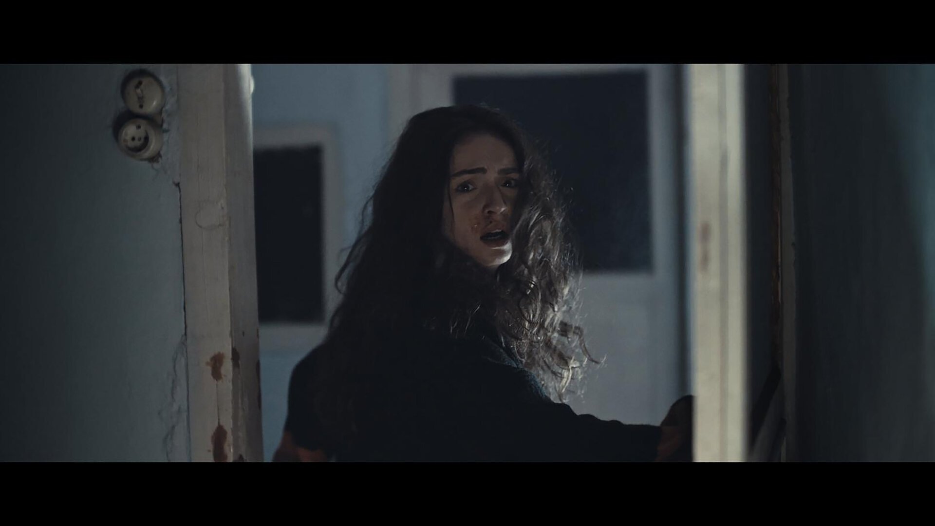 Backdrop for Mühr-ü Musallat: Perihan