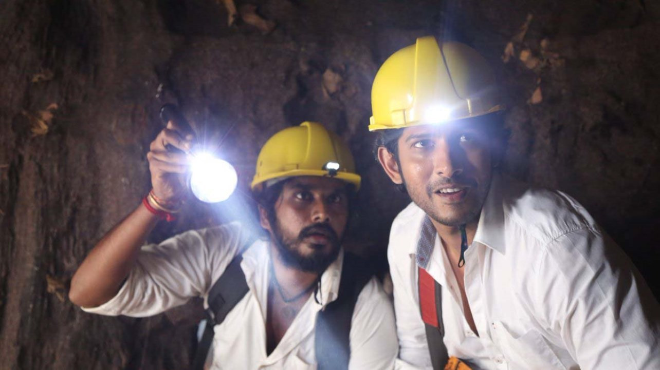 Backdrop for Kalavu Thozhirchalai