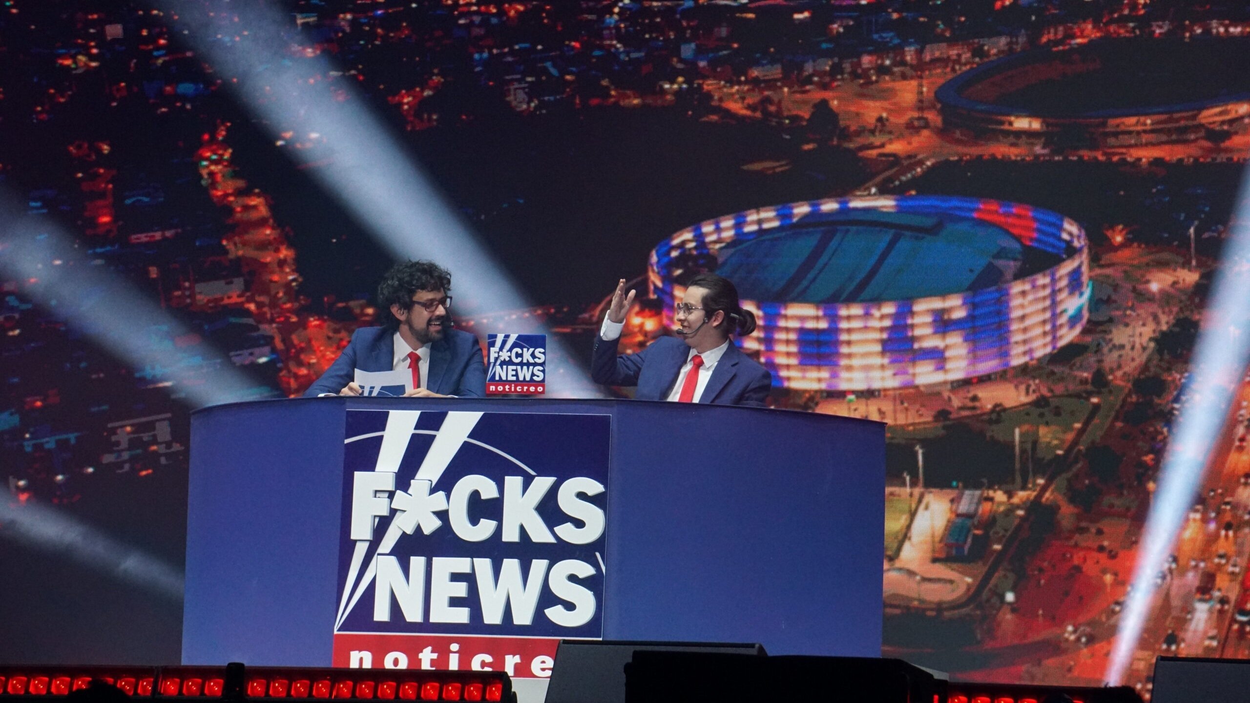 Backdrop for F*CKS NEWS: Demandados en Pantalla Grande