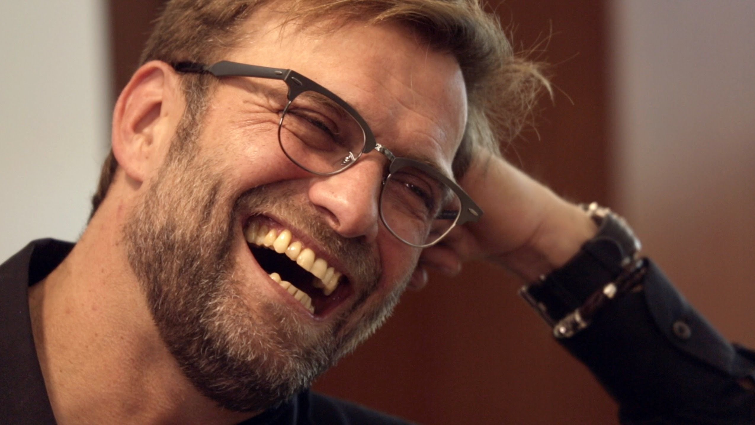 Backdrop for Und vorne hilft der liebe Gott