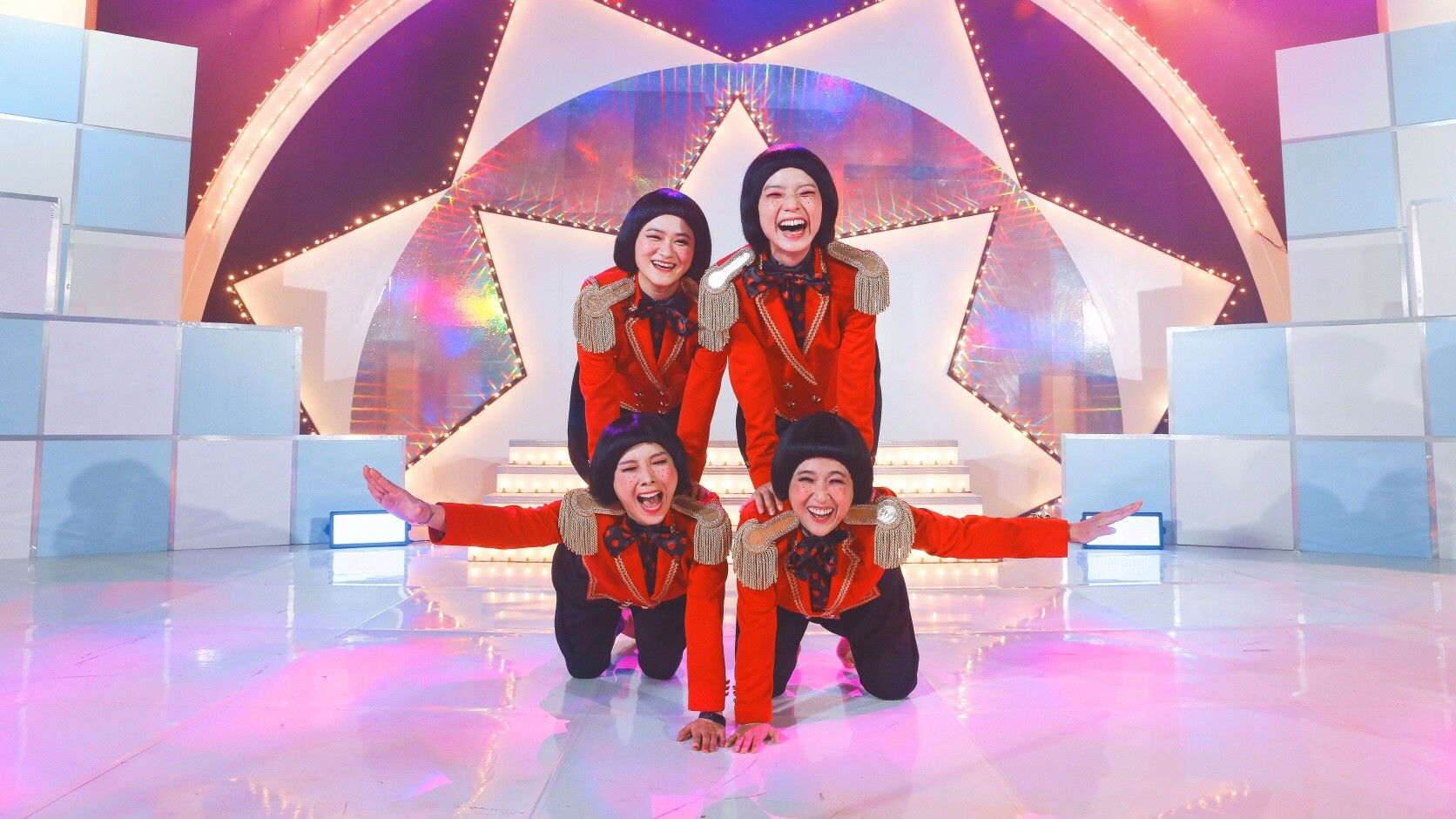 Backdrop for 판벌려 - 이번 판은 한복판