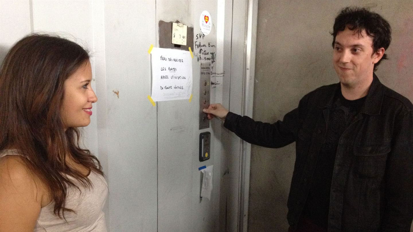 Backdrop for C'est écrit