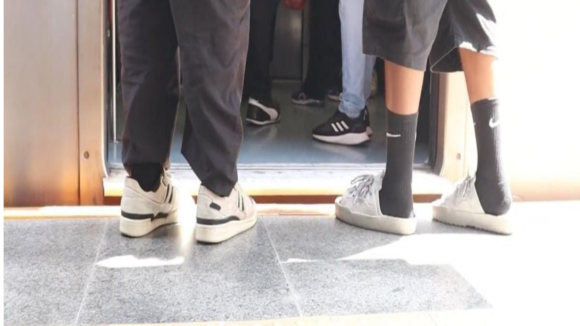 Backdrop for Quando a Porta Fecha