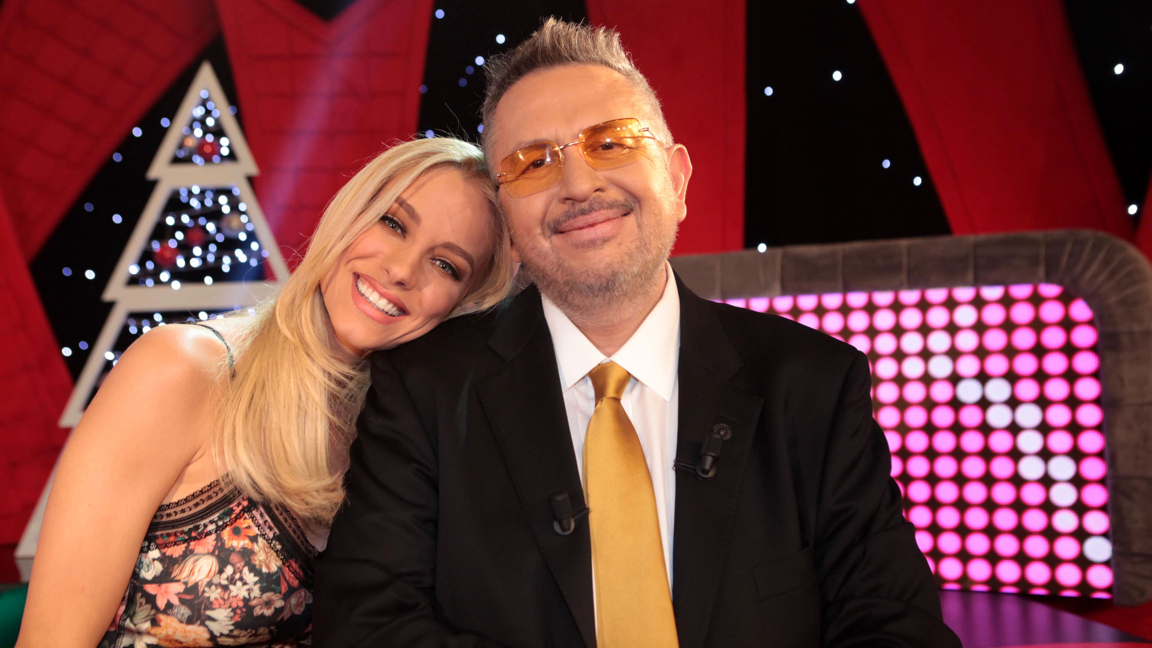 Backdrop for Όλα 7even