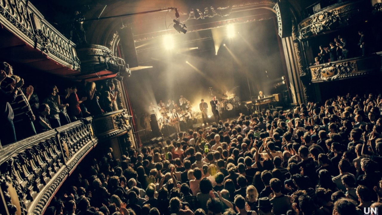 Backdrop for Electro Deluxe au Trianon