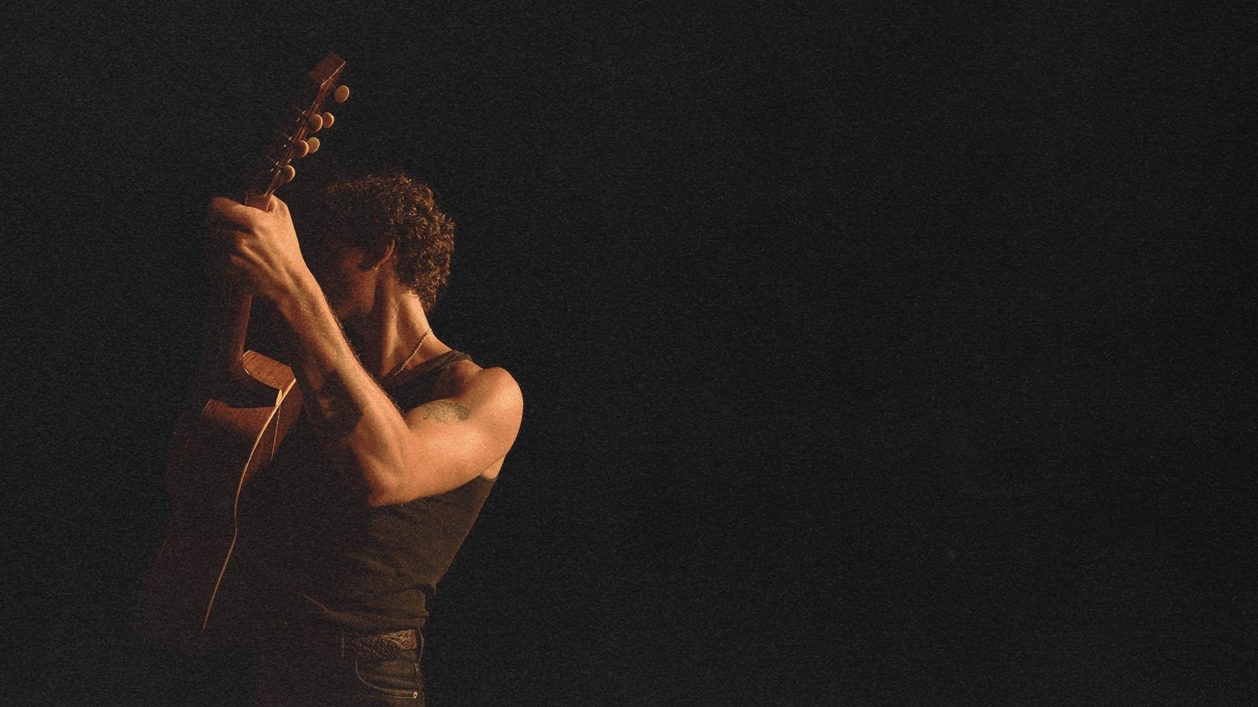 Backdrop for Shawn Mendes: For Friends and Family Only – A Live Concert Film