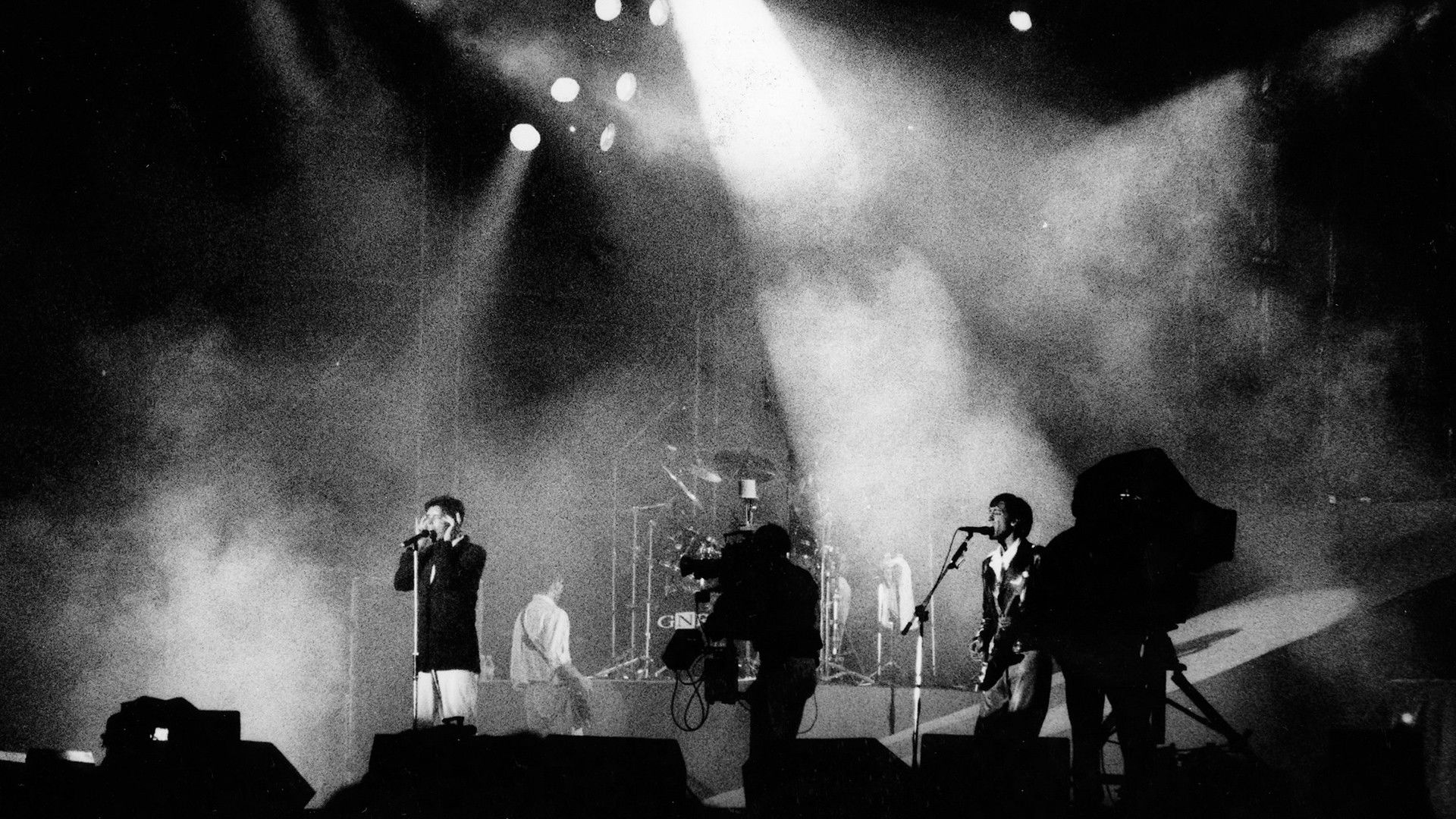 Backdrop for GNR ao vivo no Estádio de Alvalade