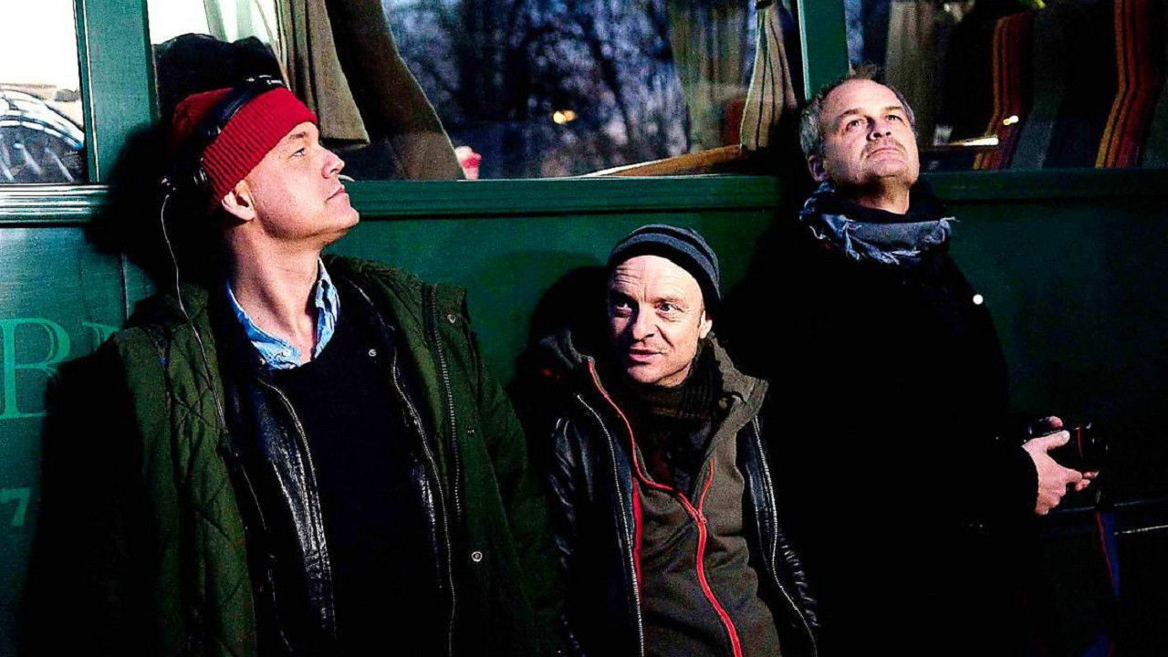 Backdrop for Allt faller