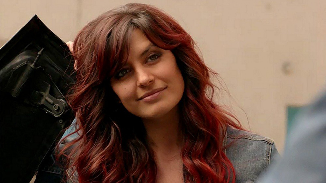 Backdrop for The Woman with Red Hair