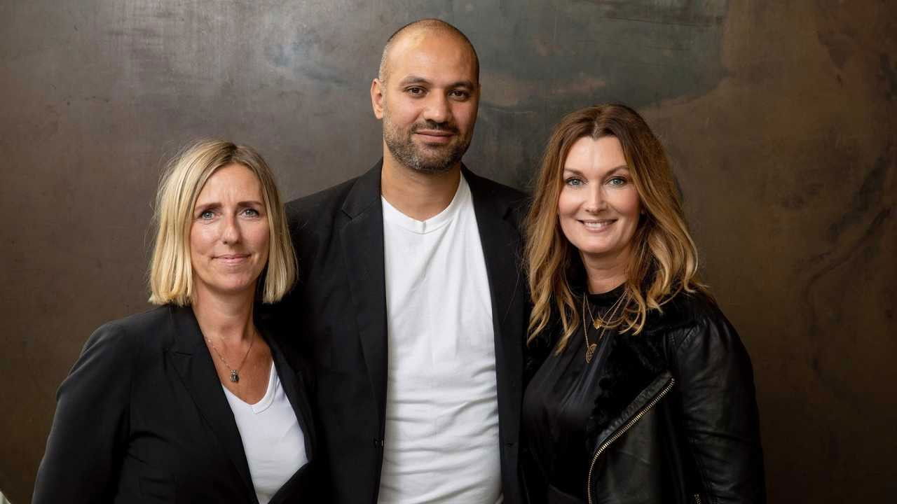 Backdrop for Brente minner