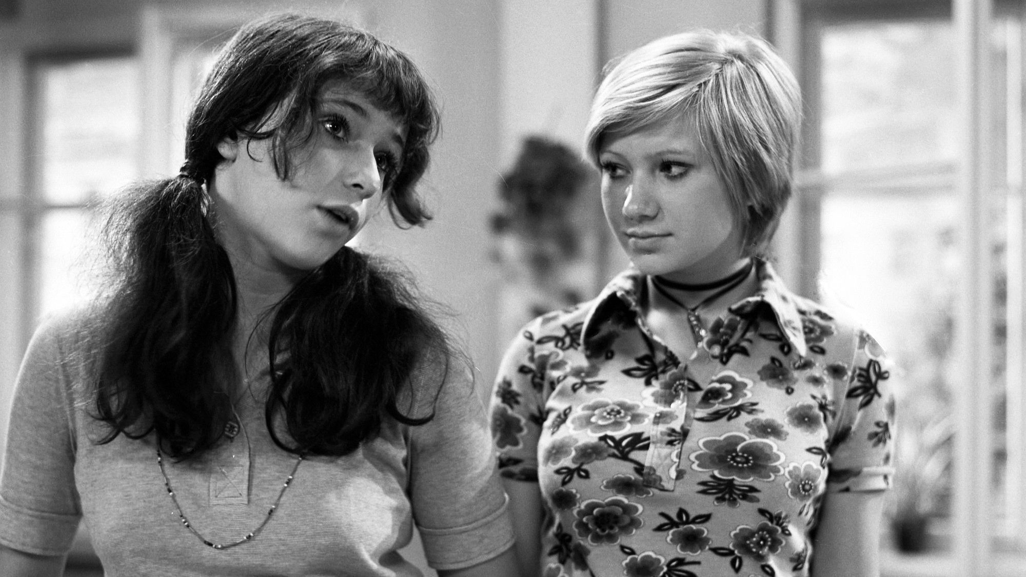 Backdrop for Moje sestra je cvok