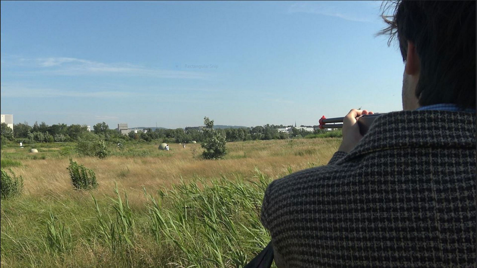 Backdrop for Juillet ou (Comment tuer du temps précieux)