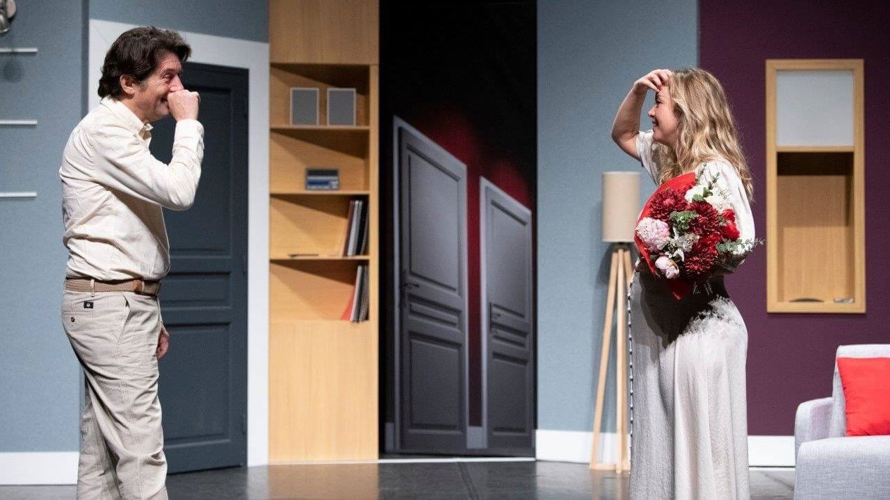 Backdrop for Derrière le rideau