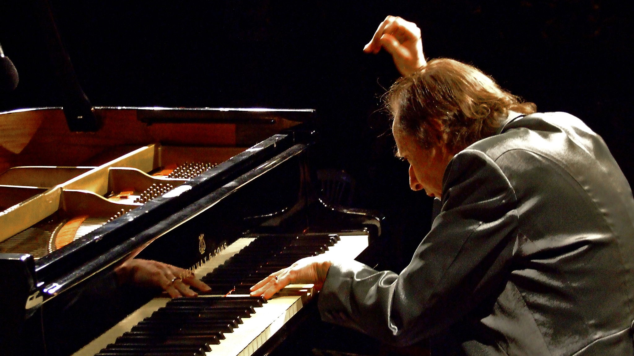 Backdrop for Arthur Moreira Lima: Um Piano Para Todos