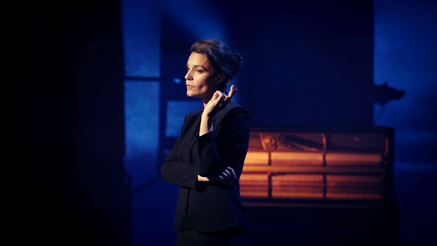 Backdrop for Alexandra Pizzagali : C'est dans la Tête - Chapitre I