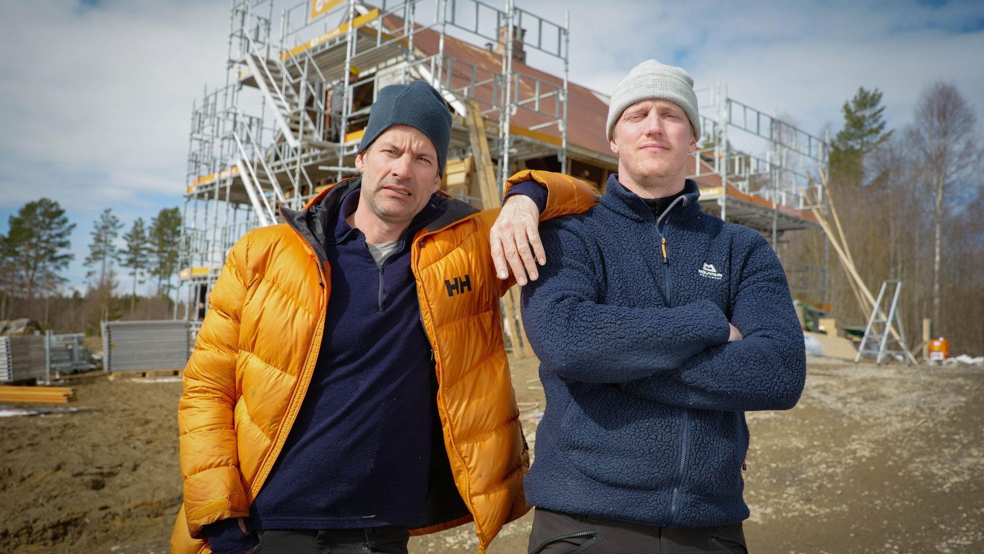 Backdrop for Folle og Almaas bygger hus