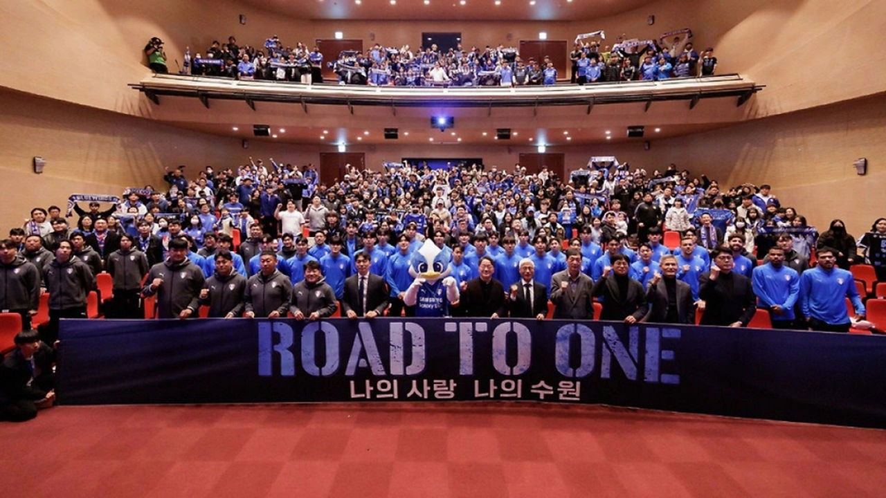 Backdrop for Road To One: 나의 사랑 나의 수원
