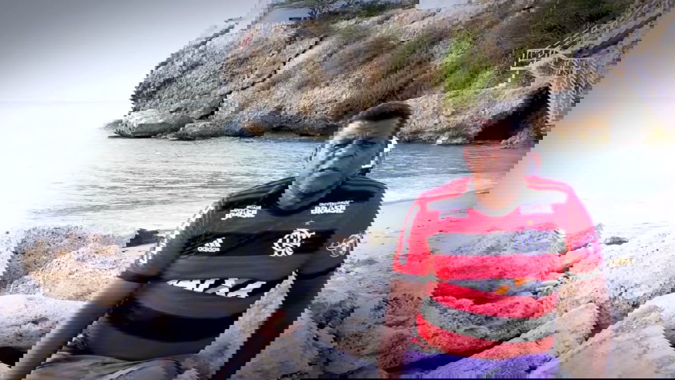 Backdrop for Mi ta bon: Paulinho das Arábias, um artilheiro brasileiro de Curaçao