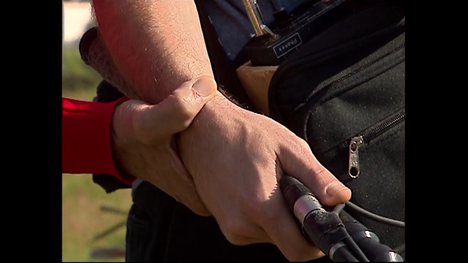 Backdrop for Antoine Bonfanti, sonic traces of an engaged listening