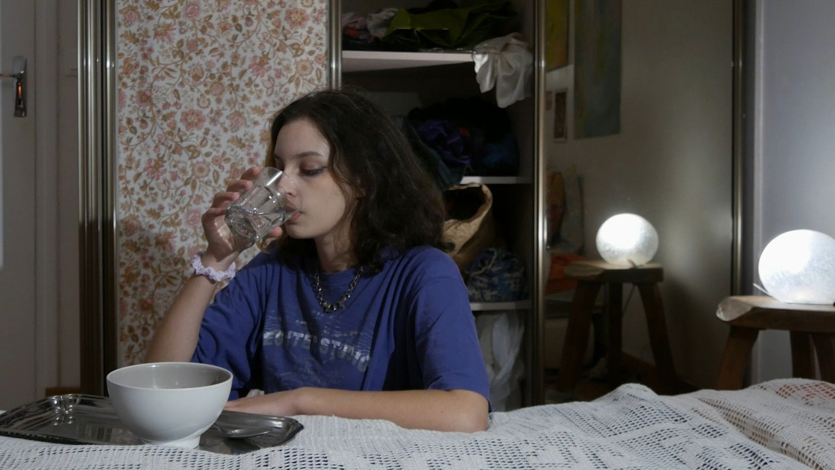 Backdrop for Une goutte de trop