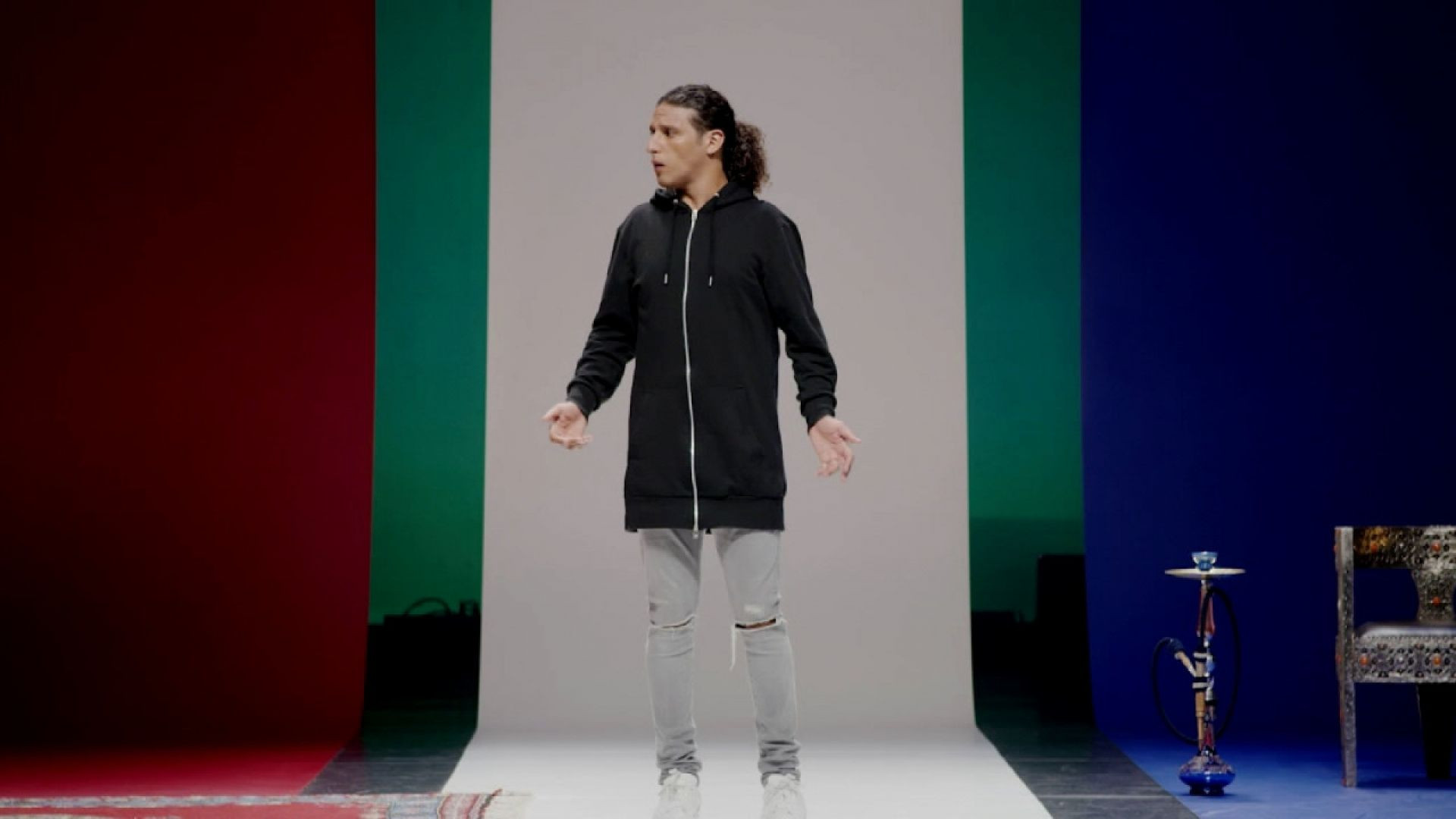 Backdrop for Je Suis Ali