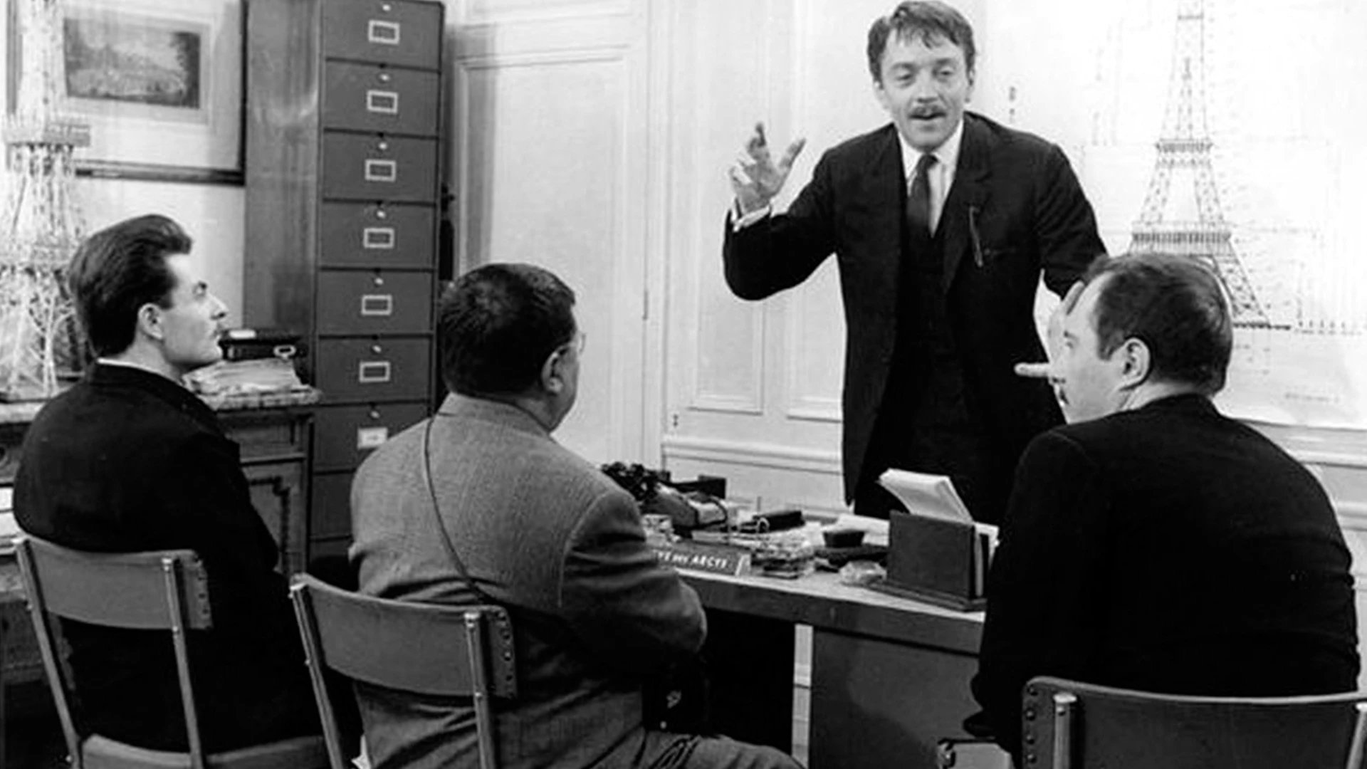 Backdrop for The World's Most Beautiful Swindlers