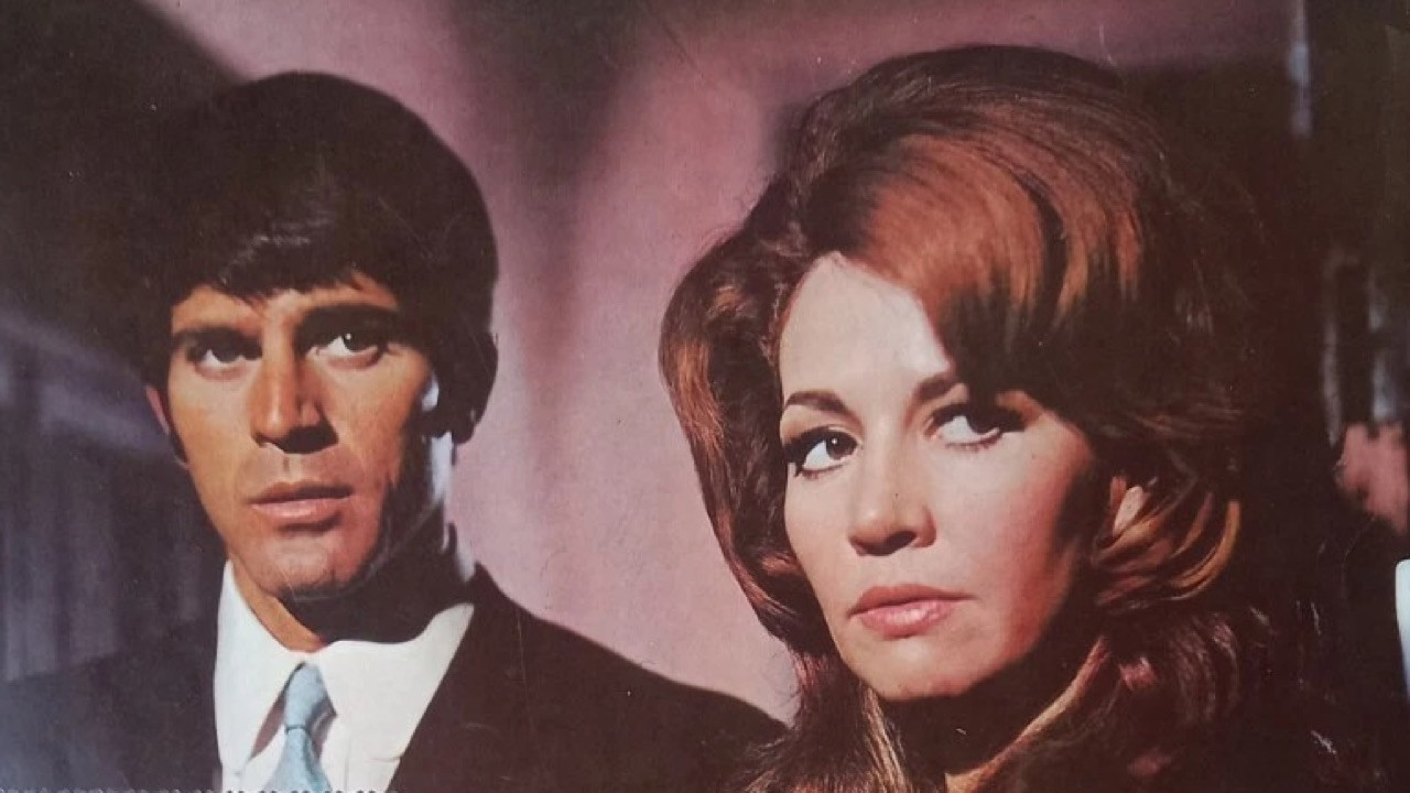 Backdrop for La hora desnuda