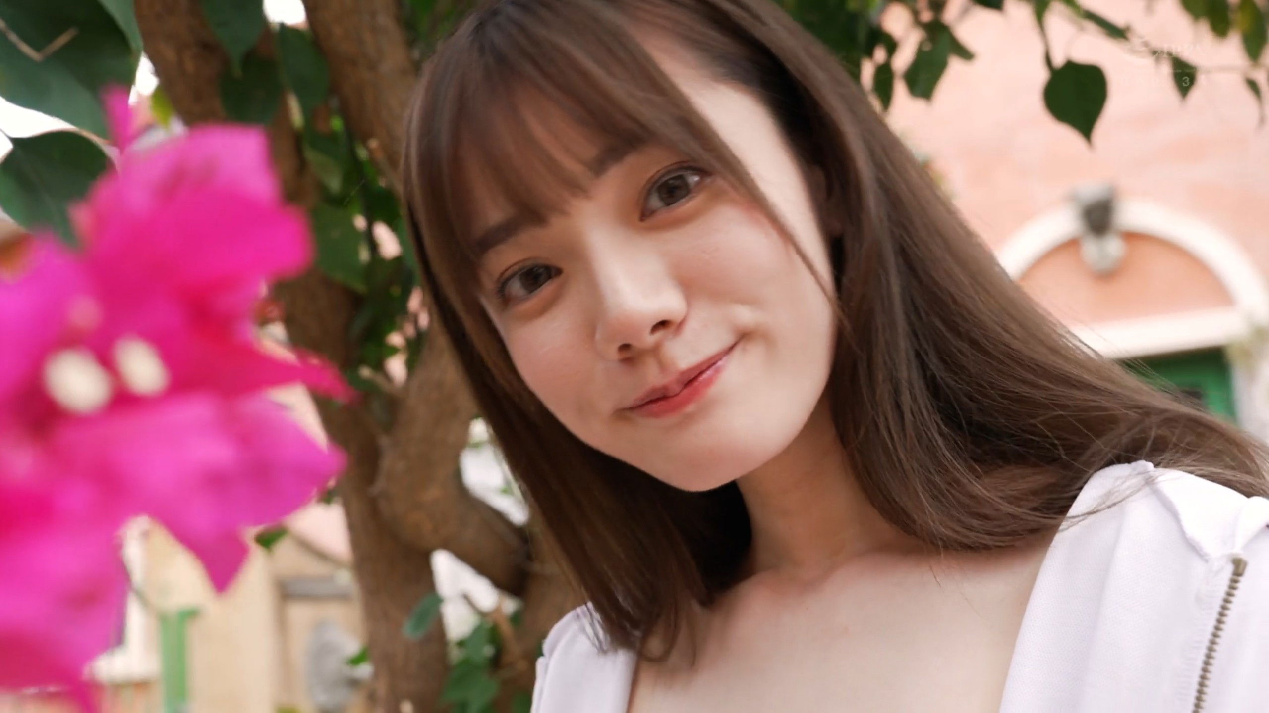 Backdrop for 裸天使 宮下玲奈